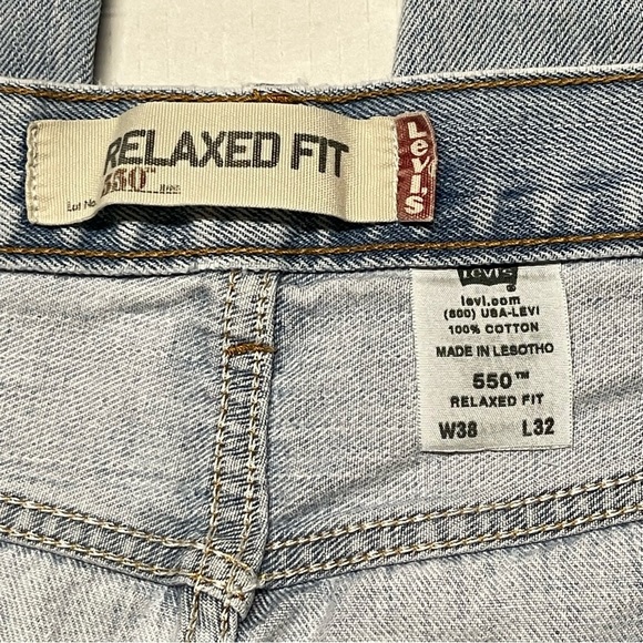 Vintage Levi's Men's 550 Classic Light Blue Relaxed Jeans - Picture 10 of 12